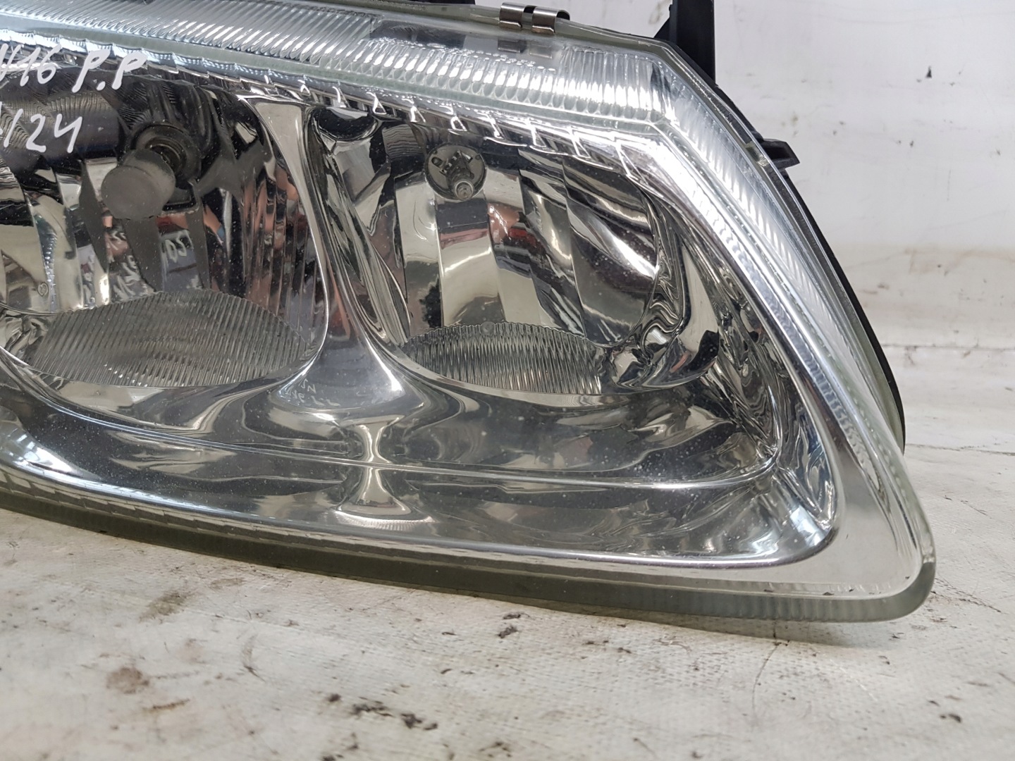 light right front NISSAN ALMERA N16 89003330