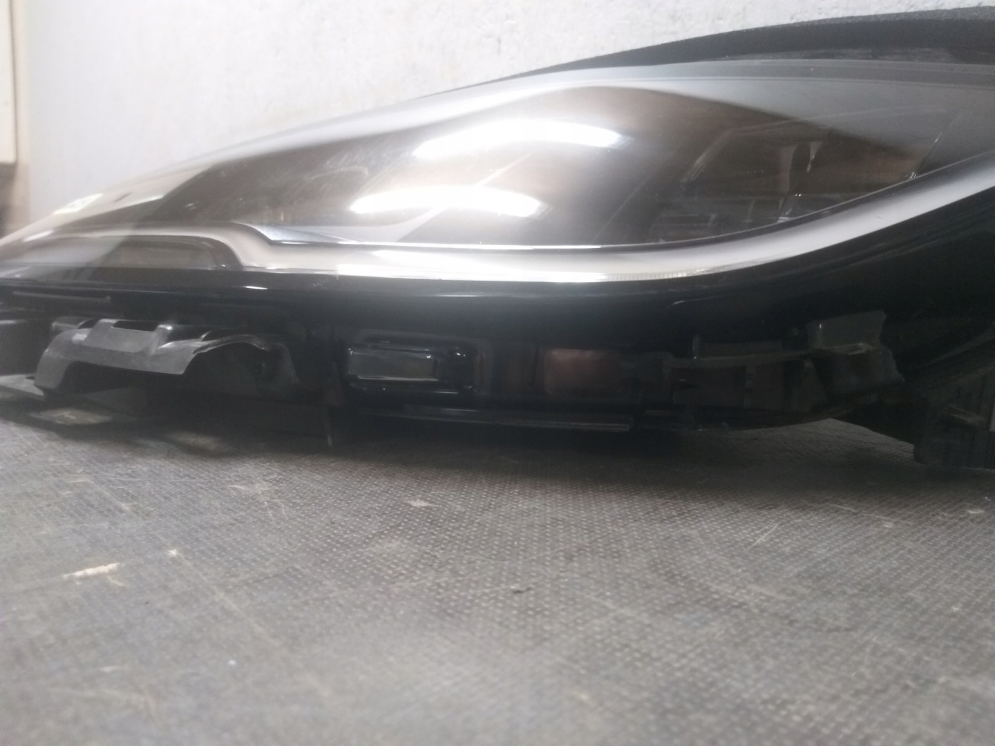 light front left TESLA III 3 LIFT 23- 1760888-00-E