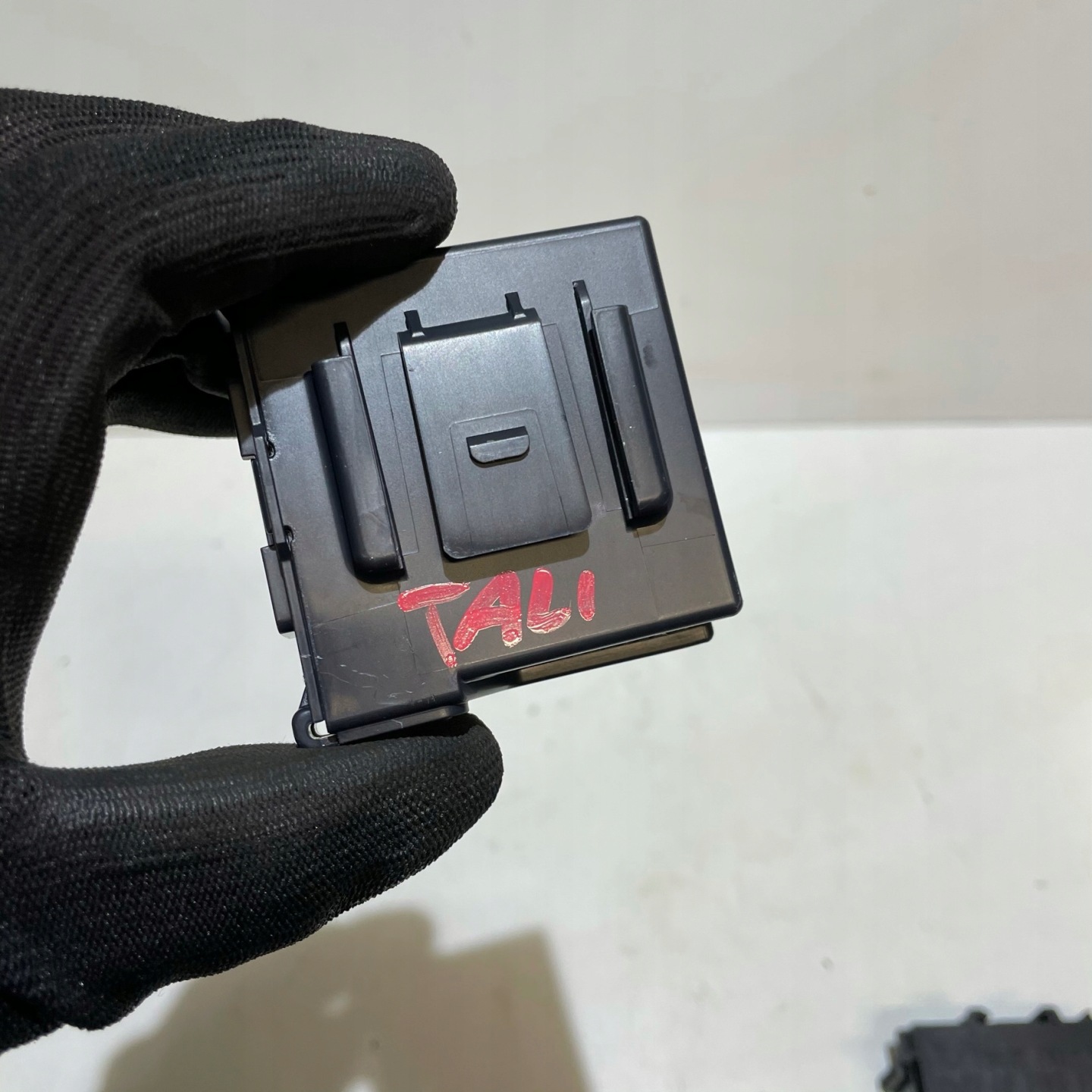 RENAULT TALISMAN LIFT MODULE CONTROL UNIT 284E79599R