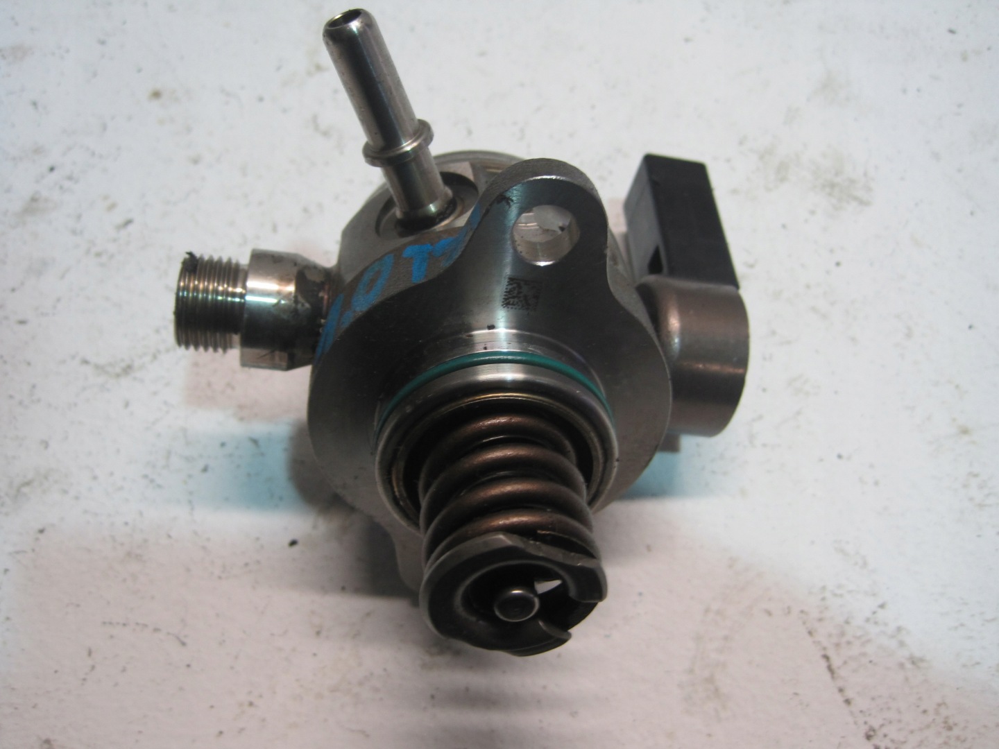 feed pump VW POLO 1,0TSI 05E127027A