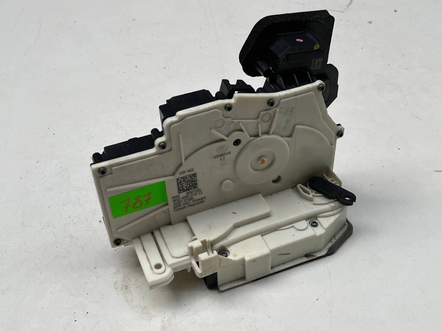 AUDI A6 C8 lock door left rear part 4K0839015Q @M
