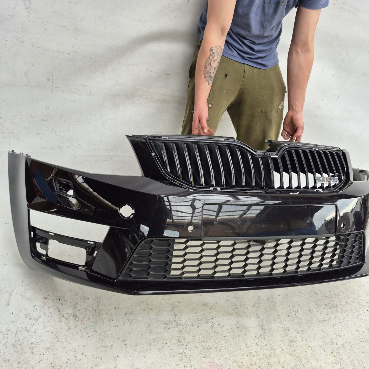 SKODA OCTAVIA III RS 12- bumper front front 4XPDC SPR 5E0807221F