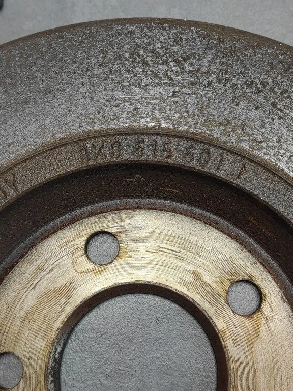Audi A5 8TTarcze brzdové záď plotýnky 8K0615601J