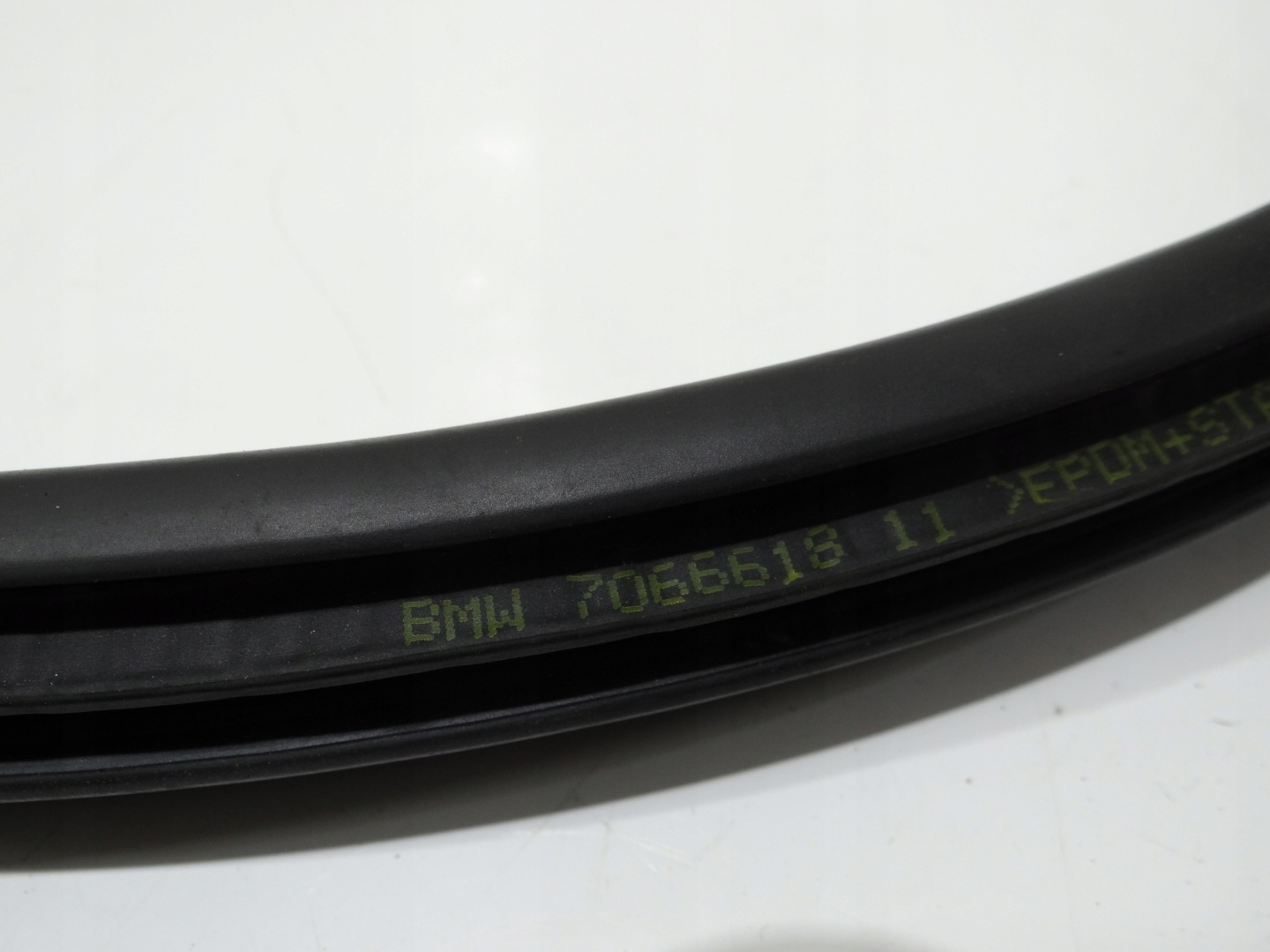 těsnění dveře levý záď BMW E87 7066618