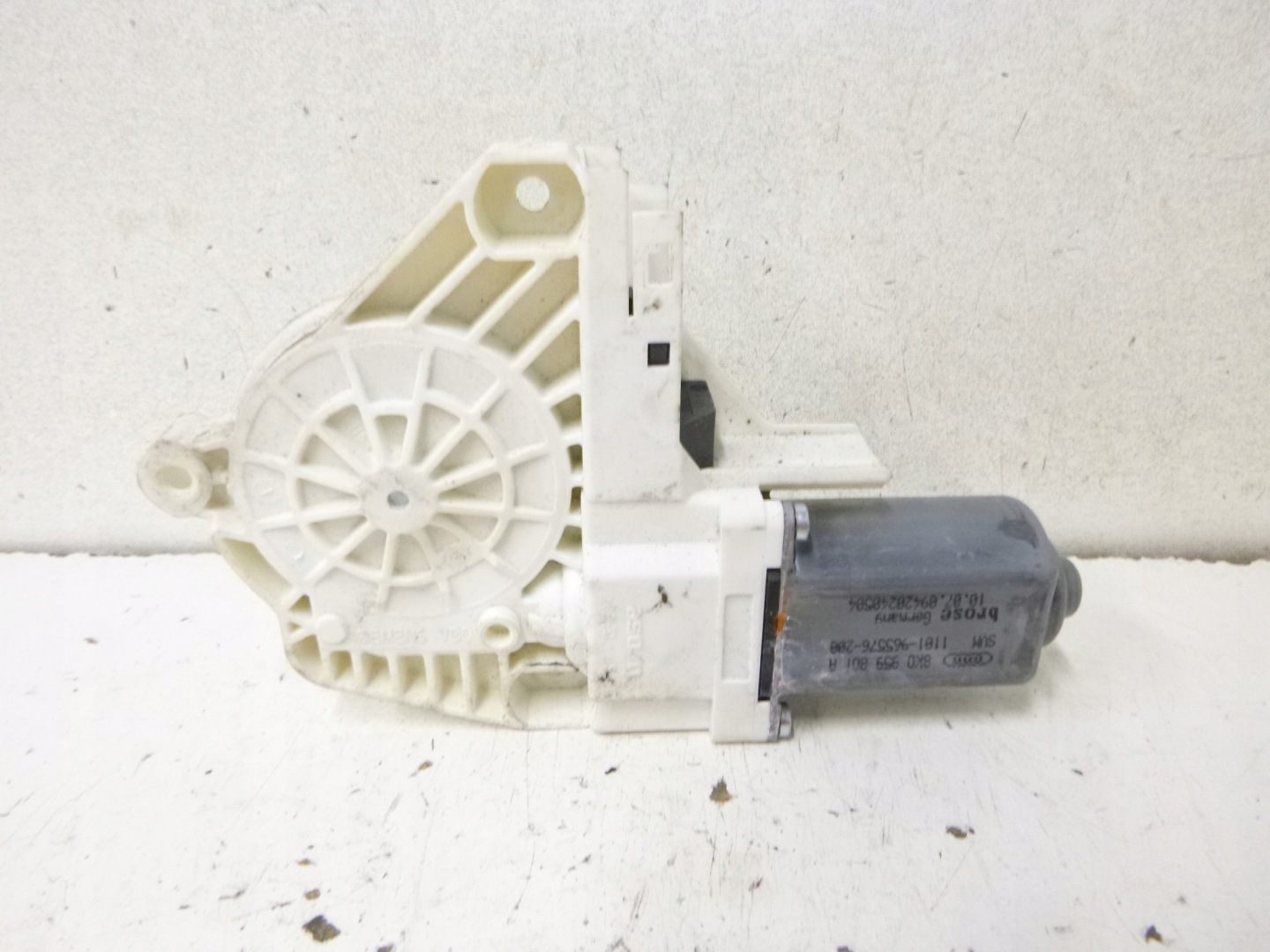 mini motor of the window front left Audi A4 B8 8K0959801A
