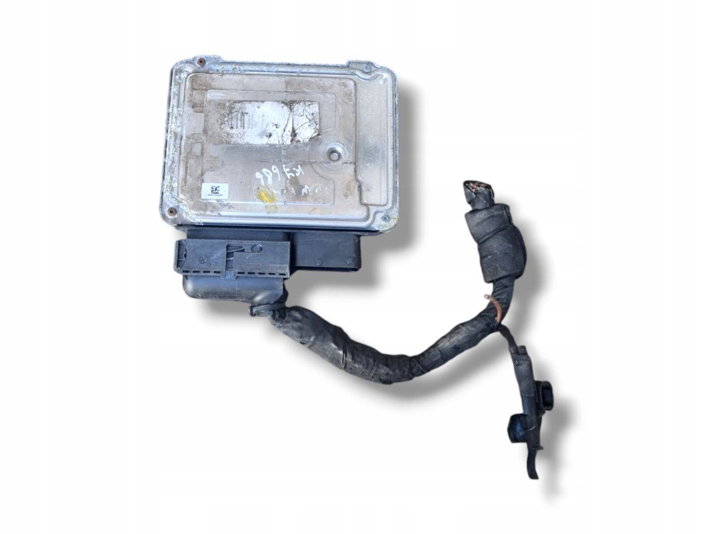 control unit of the engine Volkswagen Passat B7 2011 03L907309