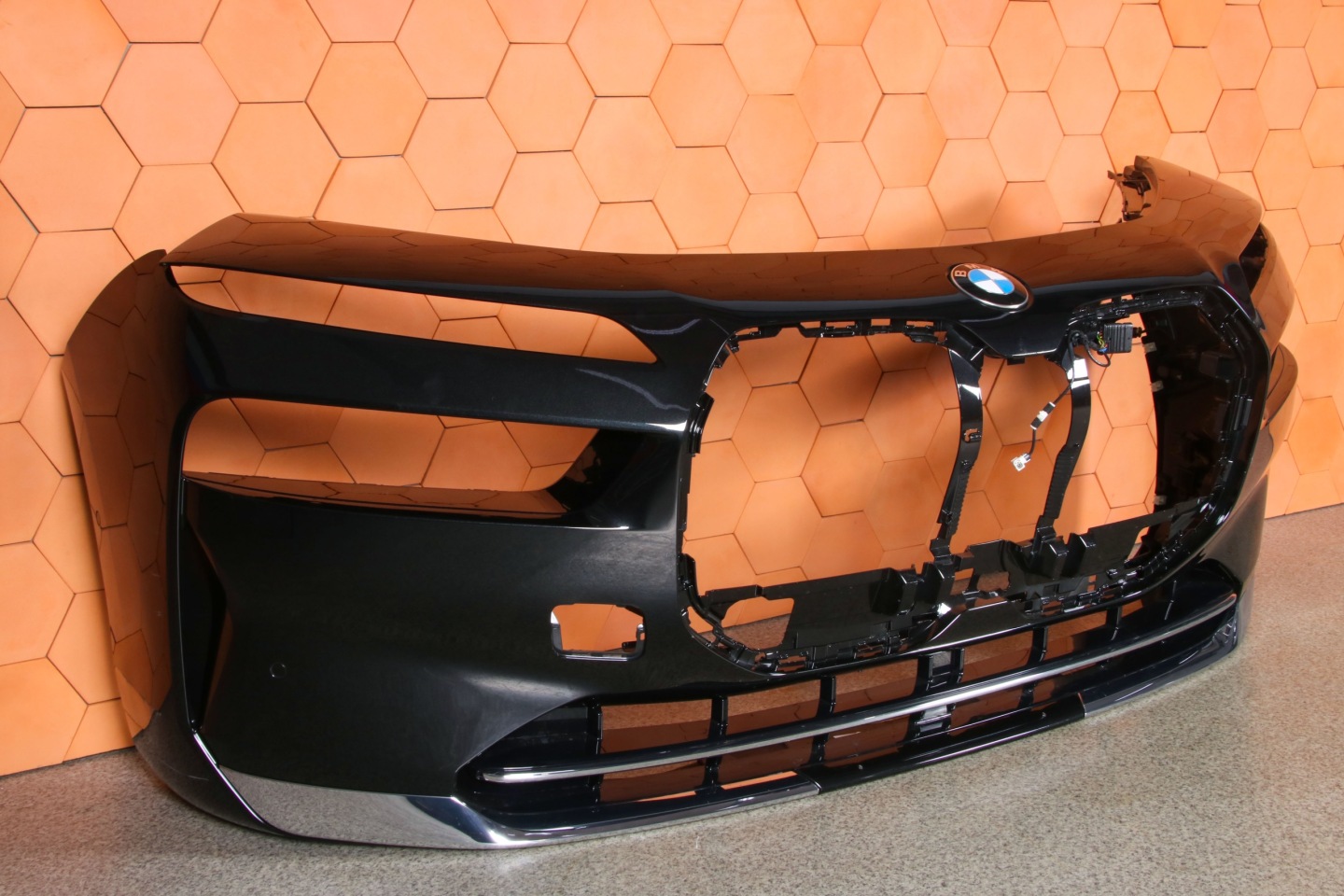 BMW 7 G70 i7 bumper front front colour 475