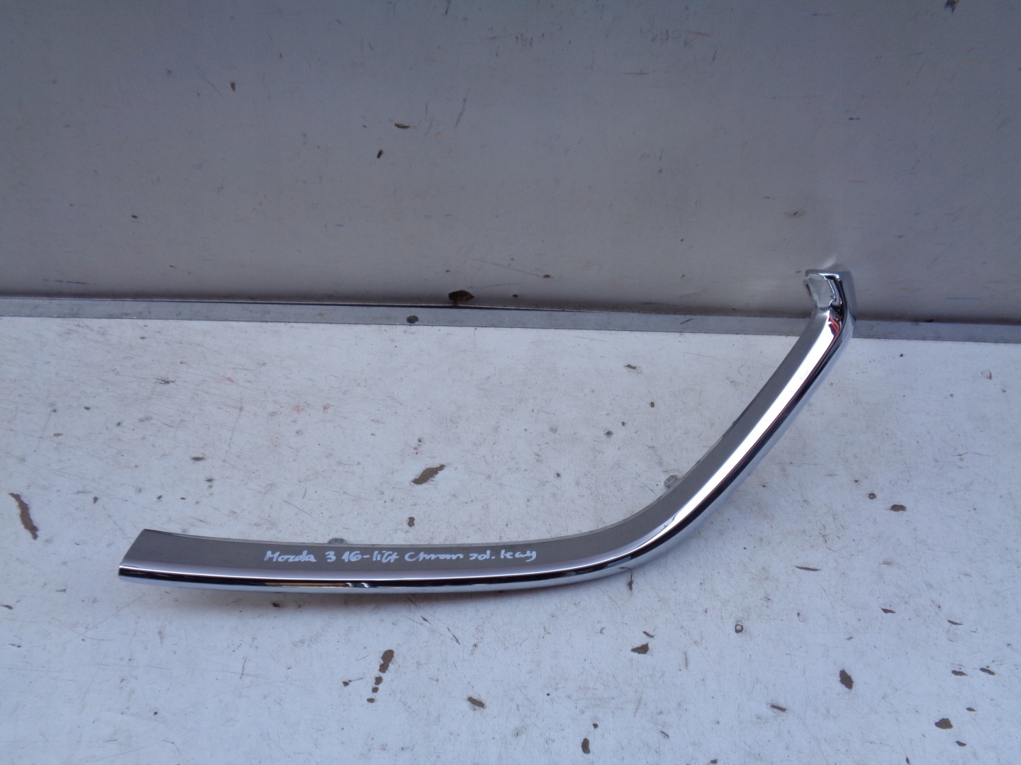 CHROM grille of a bumper left front MAZDA 3 16- LIFT