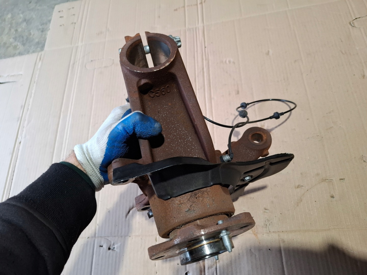 otoč čepu levá předek PEUGEOT BOXER 23r nový