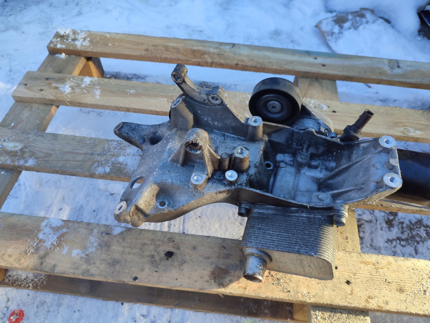 Stütze ALTERNATORA Ölfiltergehäuse AUDI A4 B8 1.8 TFSI 06H903143E