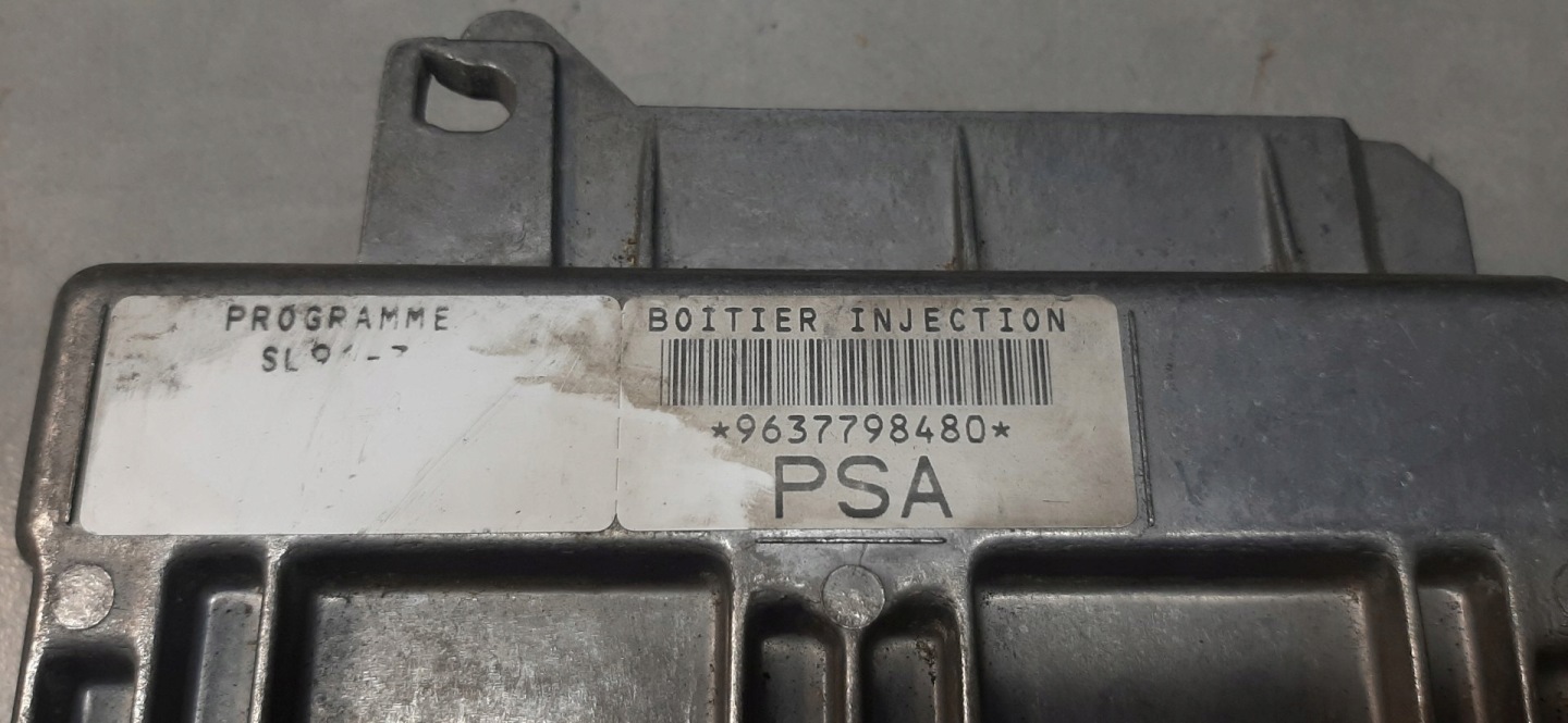 control unit of the engine PEUGEOT 306 1.8 9637798480