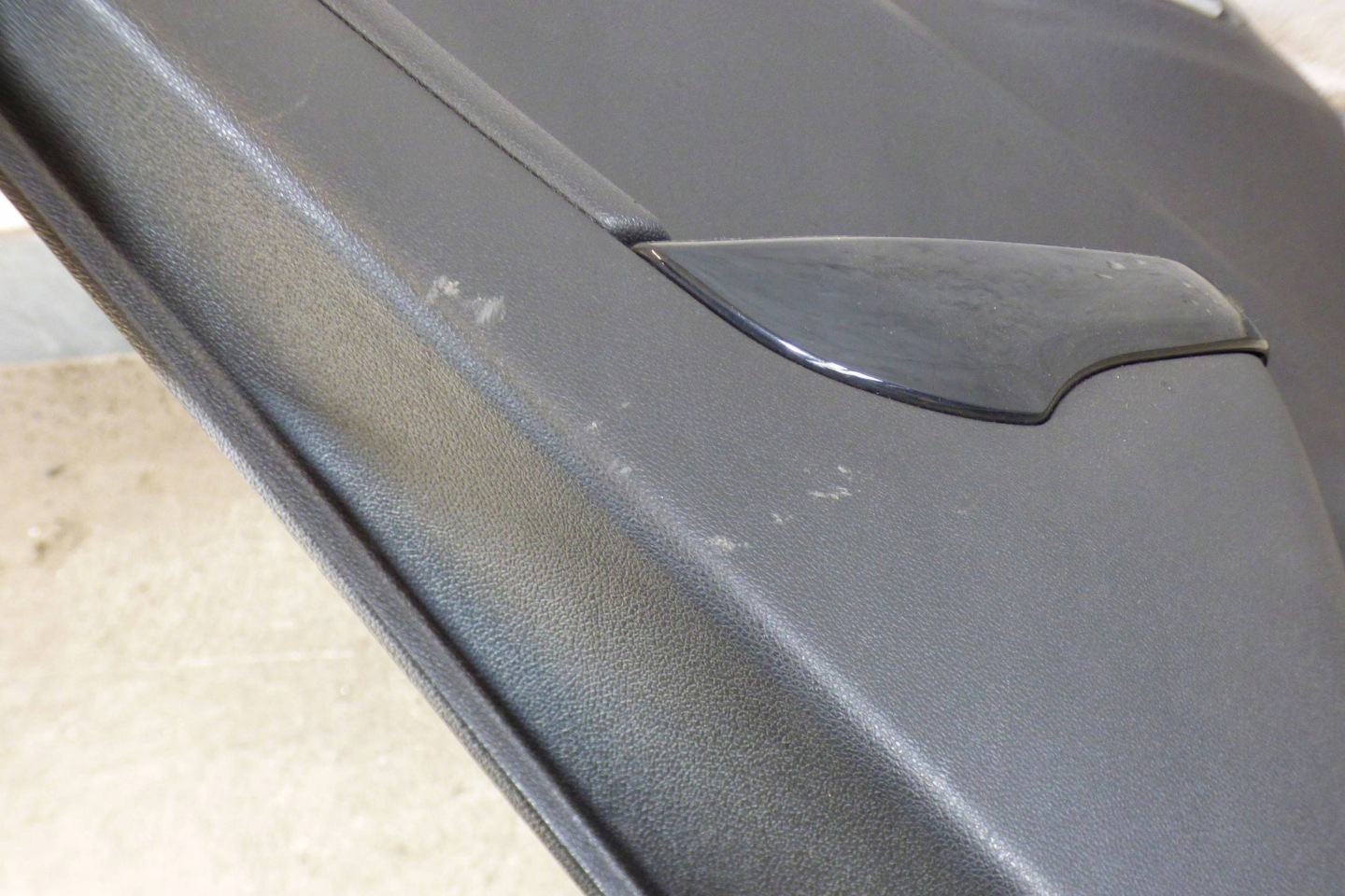 Opel Corsa E HB 5D side upholstery door left rear part 13403508