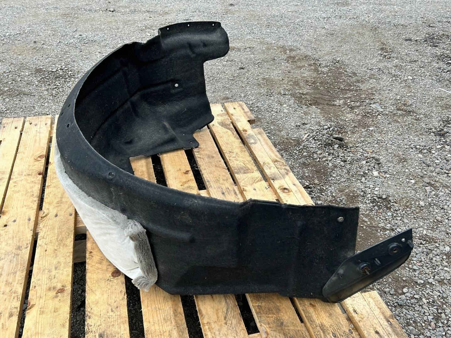 mudguard rear part rear. left Lincoln Continental 2017r