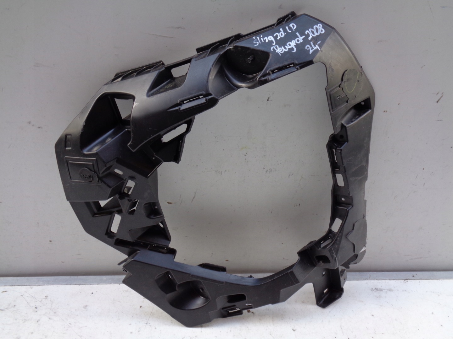 SUPPORT MONTAGE PARE-CHOCS GAUCHE AVANT PEUGEOT 2008 E-2008 24