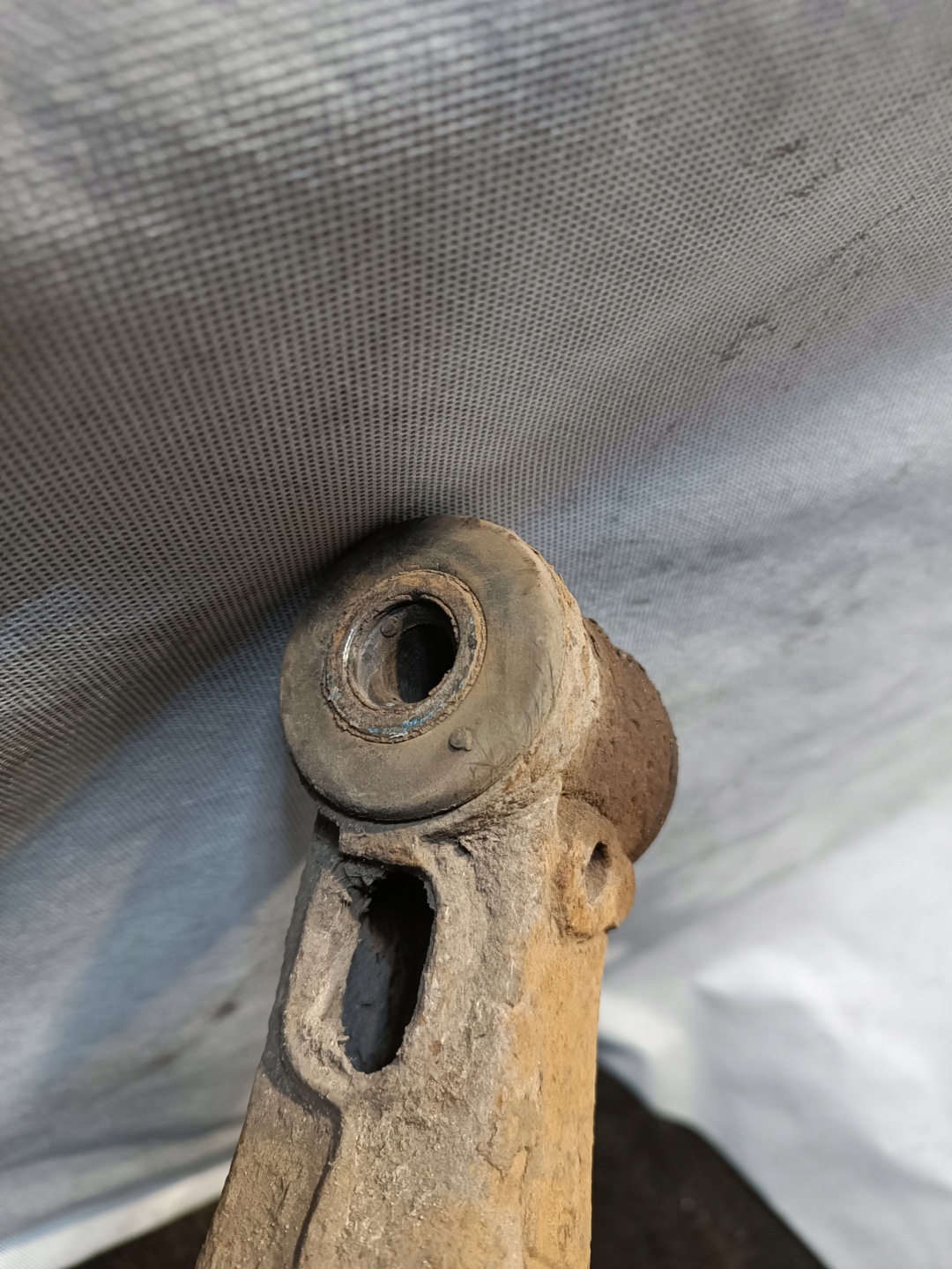 arm swing left rear part MERCEDES VITO 108D 1998r