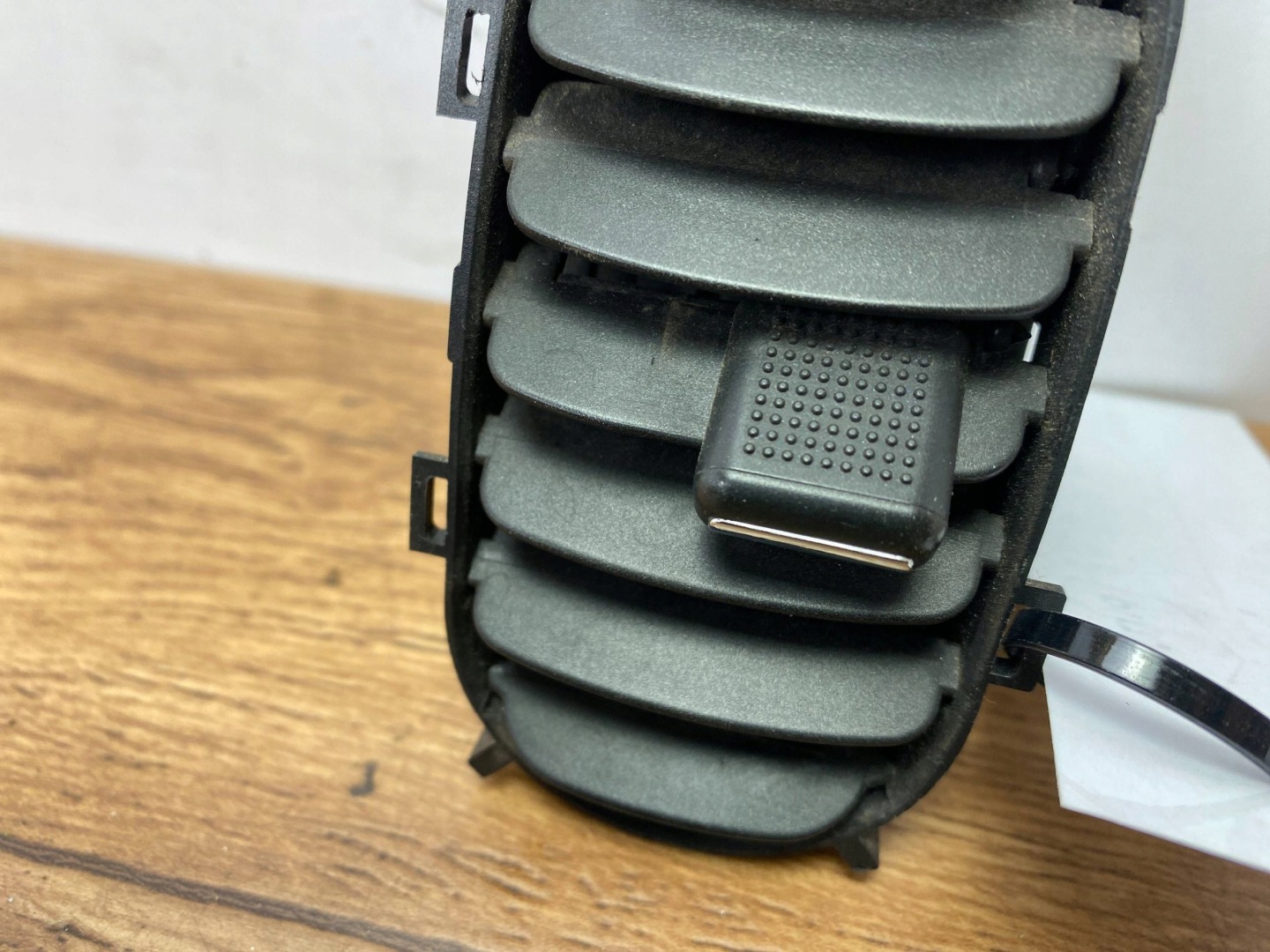 grid air conditioning devices side of the dashboard Chevrolet Corvette C6 2005+
