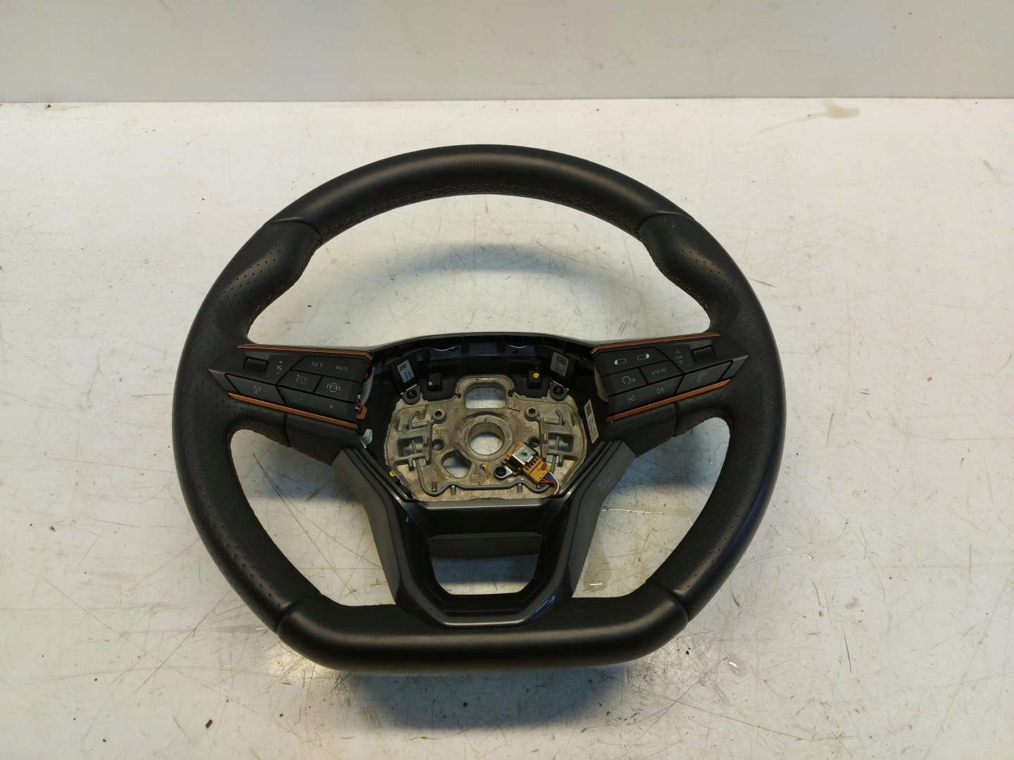 CUPRA FORMENTOR 5FF volante multimedialna