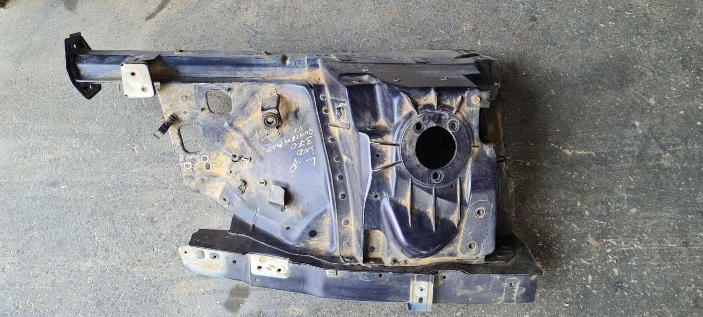 Maserati Quattroporte VI quarter left left front quarter