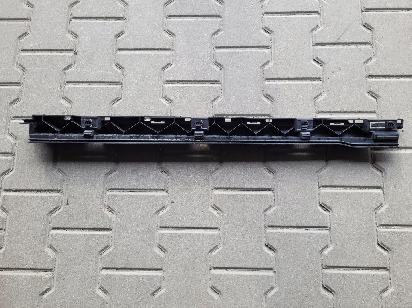 support holder mouldings PROGOWEJ left 31386129 VOLVO S90 II V90