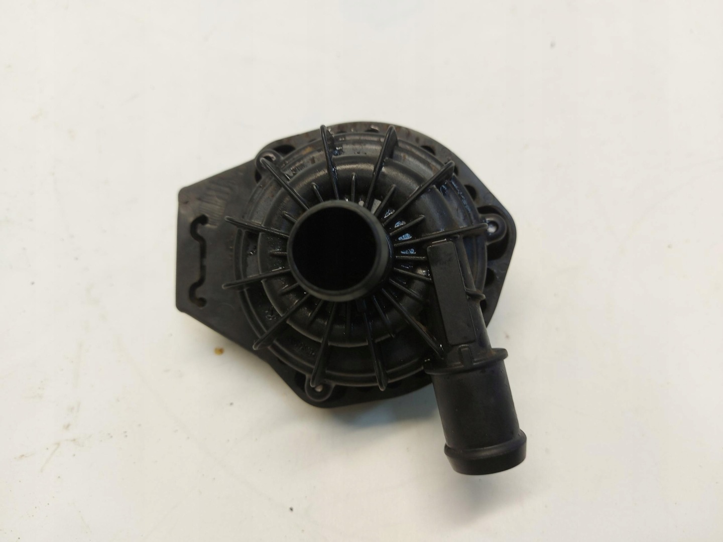 VW ID4 11A , 2024r SUV 5D supplementary water pump 1EA965567