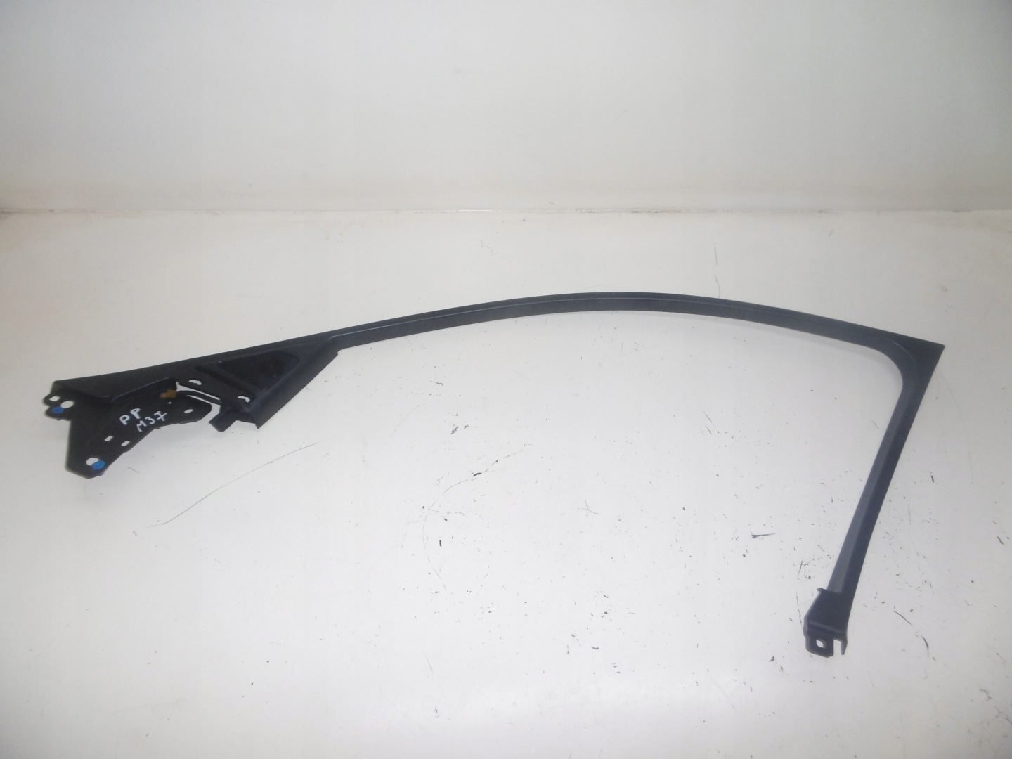 frame windows door right front INFINITI M30 M35 M37