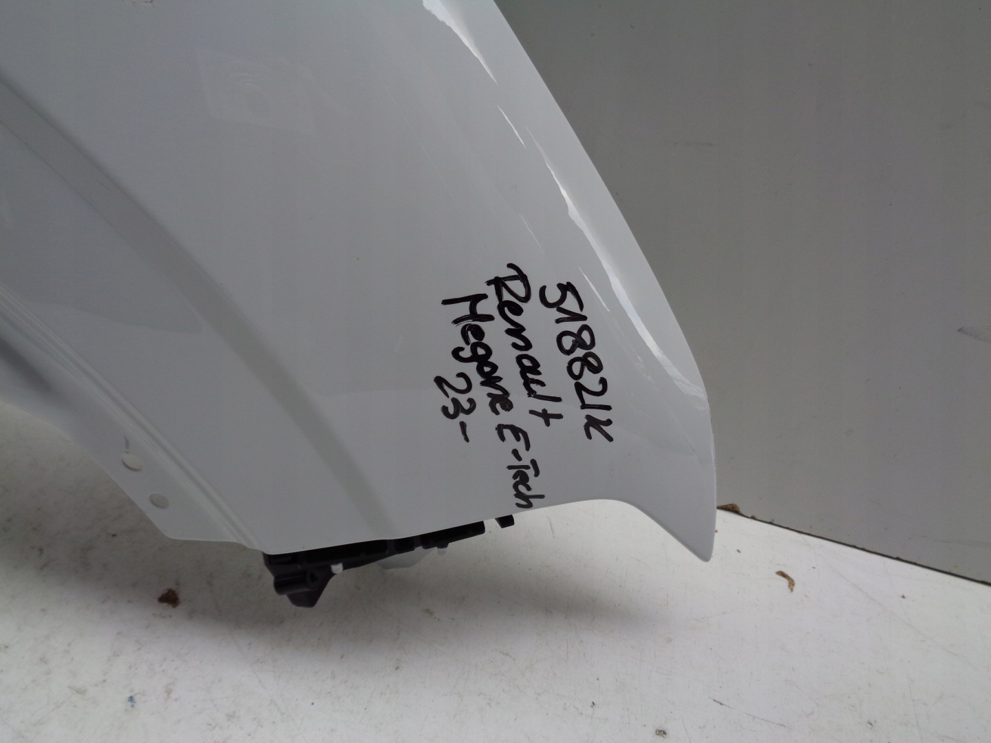 fender right front RENAULT MEGANE E-TECH 23- NR 51882