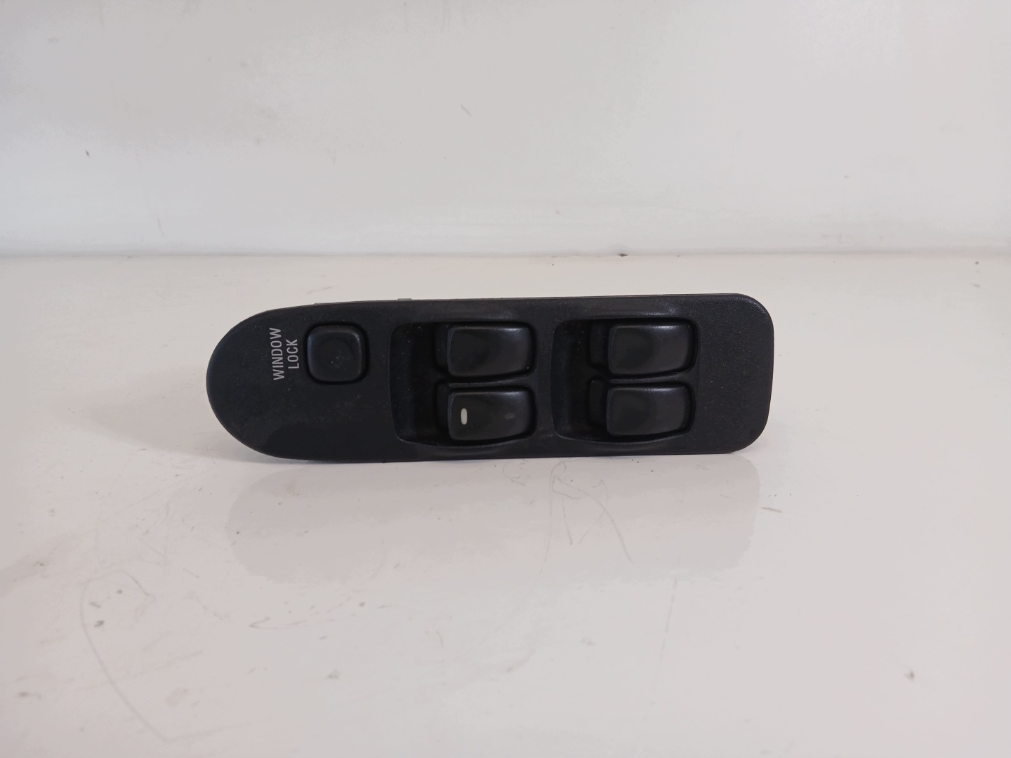MITSUBISHI CARISMA PANEL okna levý předek