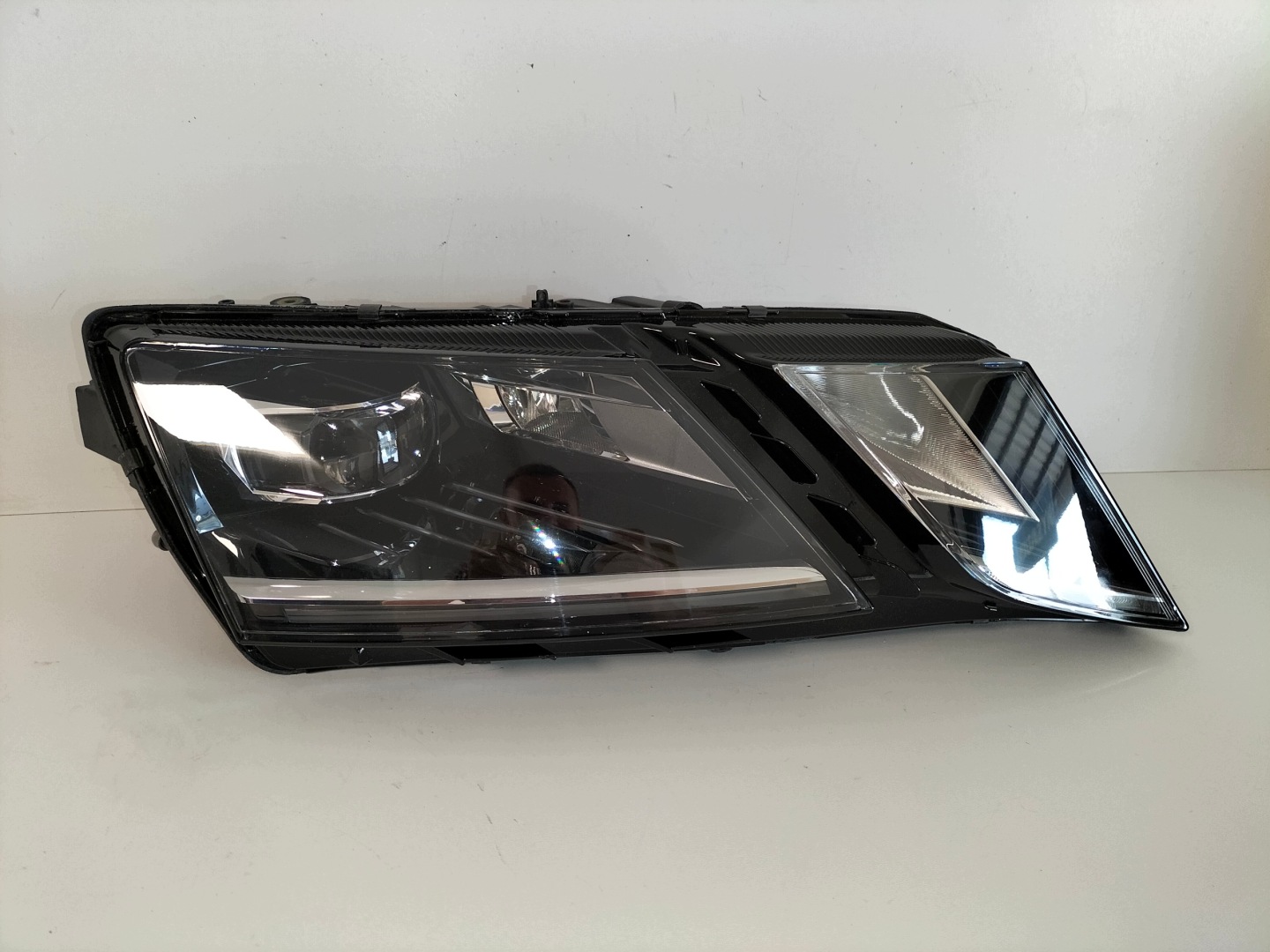 light front reflektor right SKODA OCTAVIA 3 III LIFT 17-20 FULL LED
