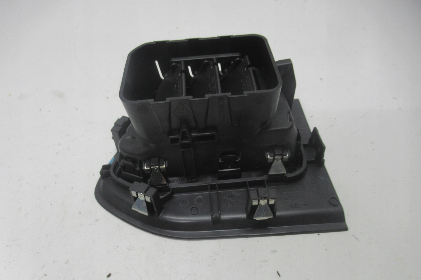 MASTER III MOVANO 19R grid air conditioning devices left