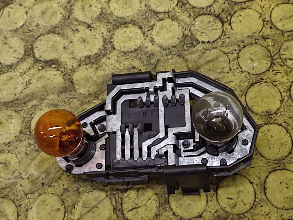SEAT LEON and light left rear part 1M6945095