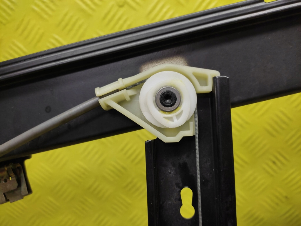 AUDI A4 B6 window regulator left rear part