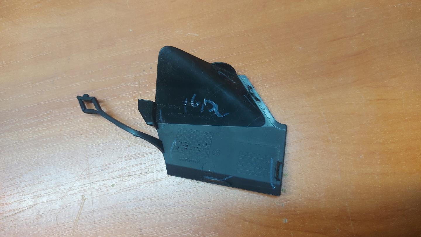 towing hook cap of a bumper front front BMW X4 G02