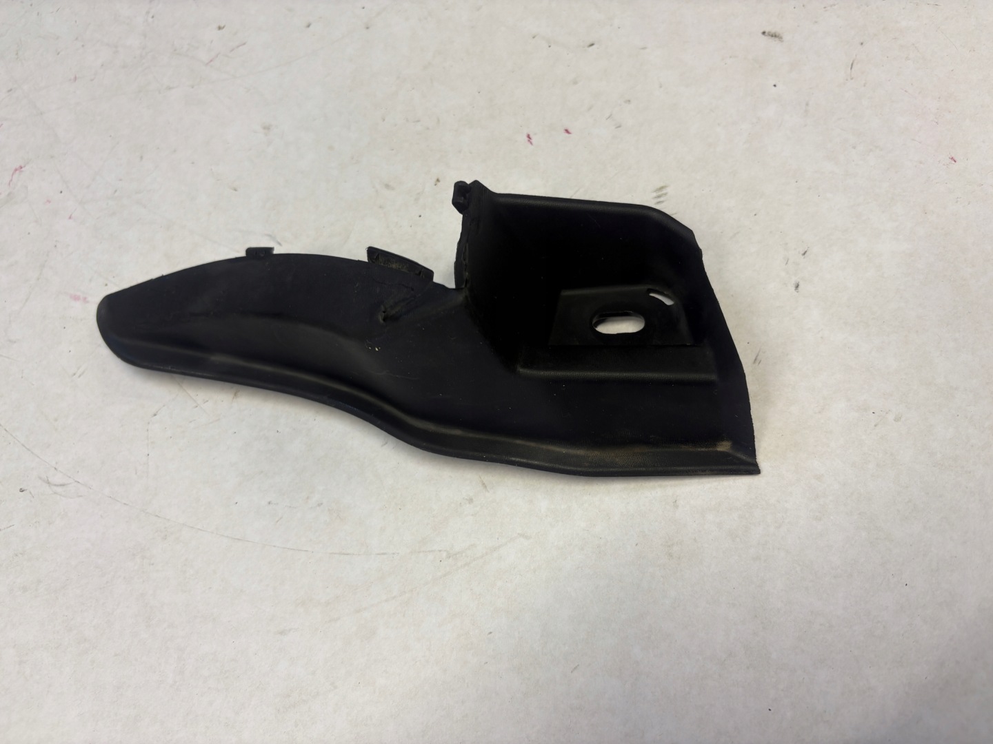 RENAULT AUSTRAL E-TECH cover corner under the window left 668634331R