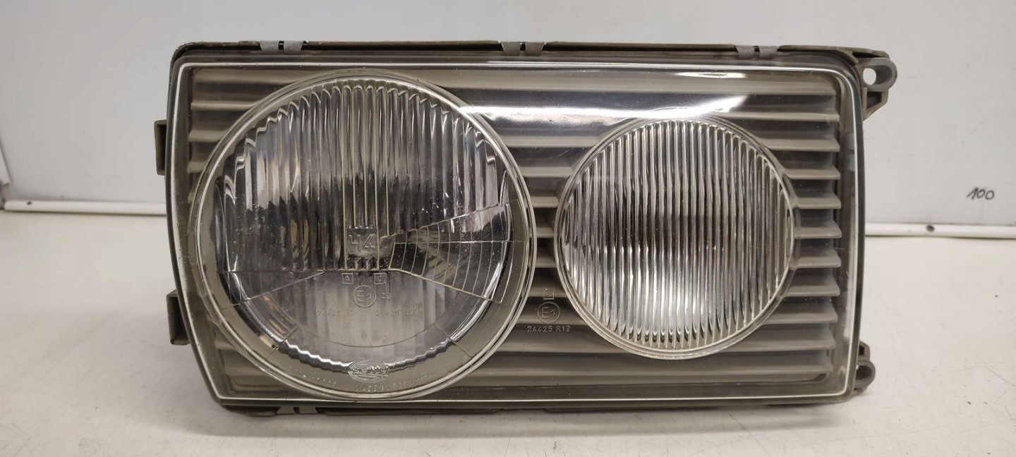 light front front right Mercedes W123