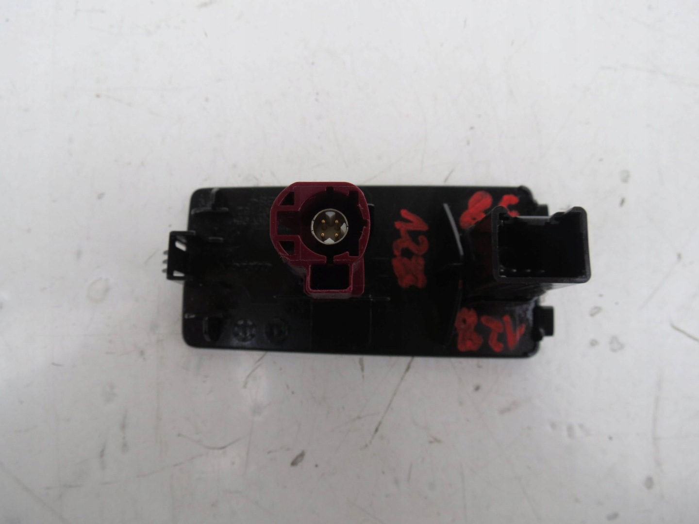 Adapter, Stecker AUX VOLVO S90 II 2.0 D 190KM 2016-2021R 31285608