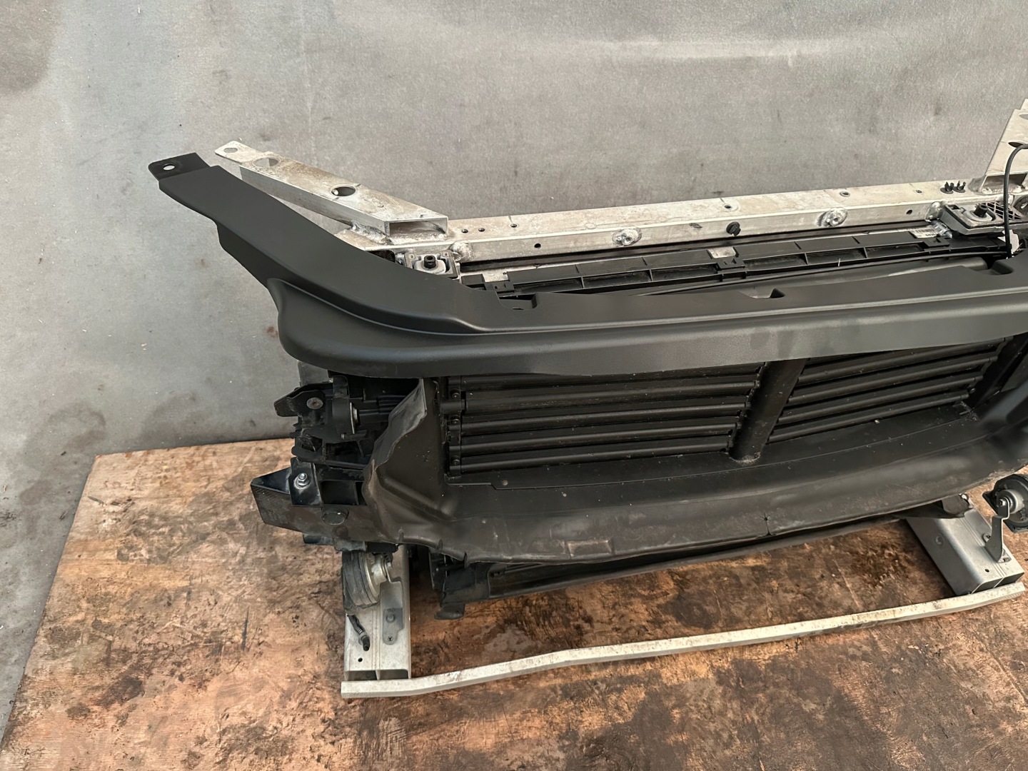 VOLVO XC60 II 2.0D support panel for radiators radiator DEMONTAZ