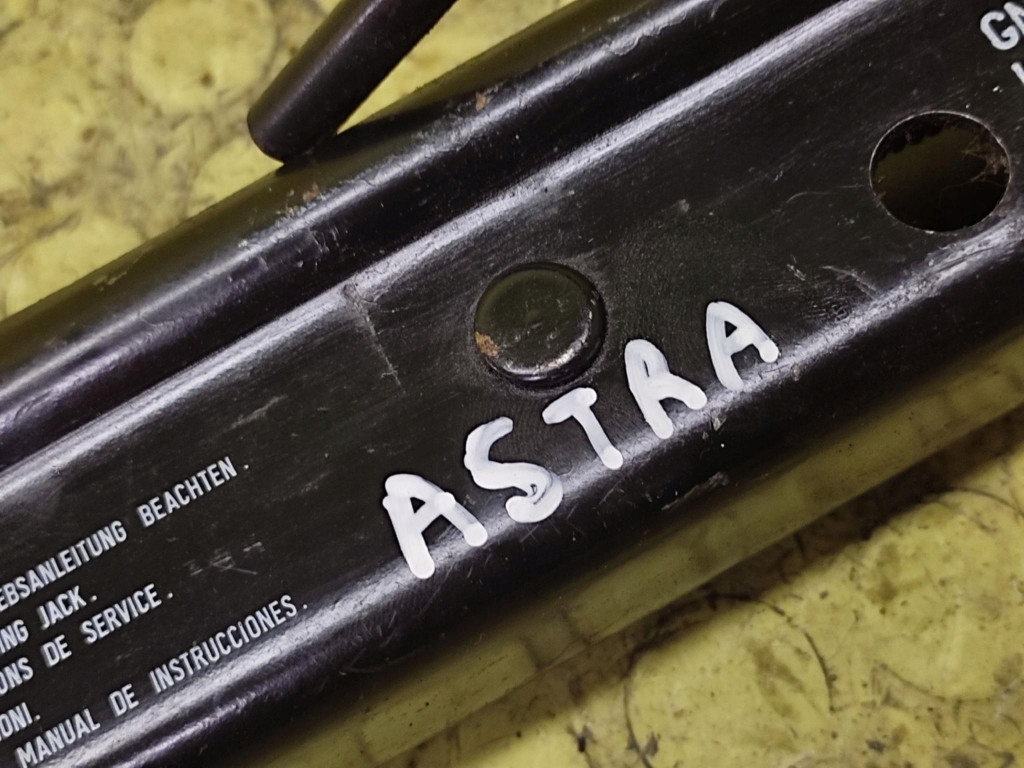 OPEL ASTRA H lift 90473040