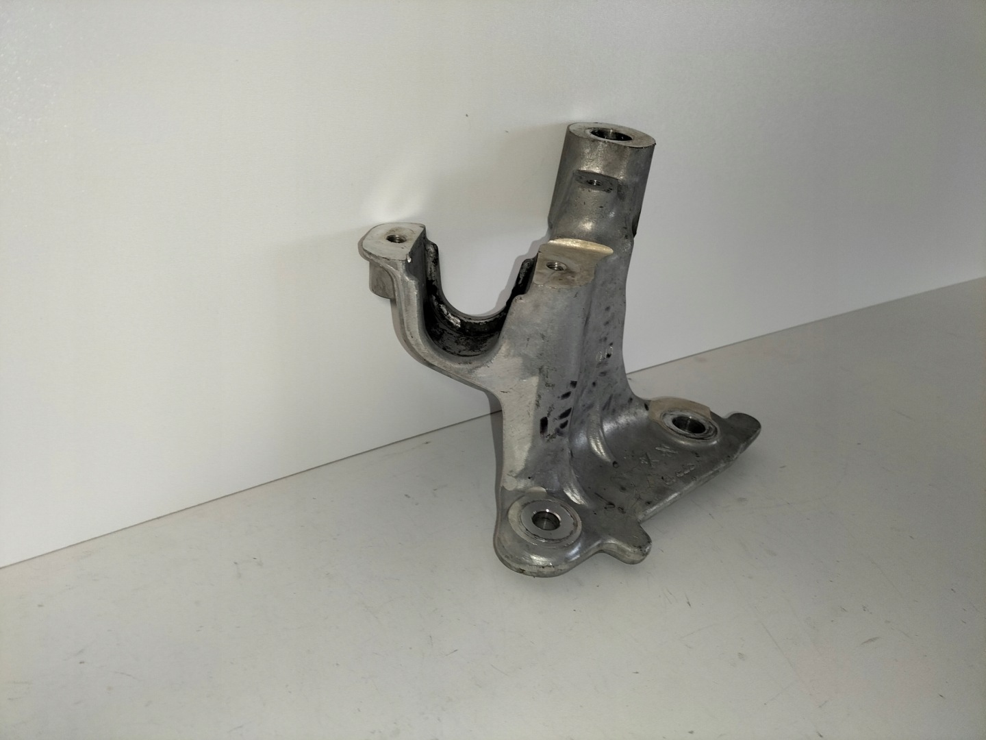 Halter Halter drazka des stabilisators links RENAULT MEGANE 4 IV 16