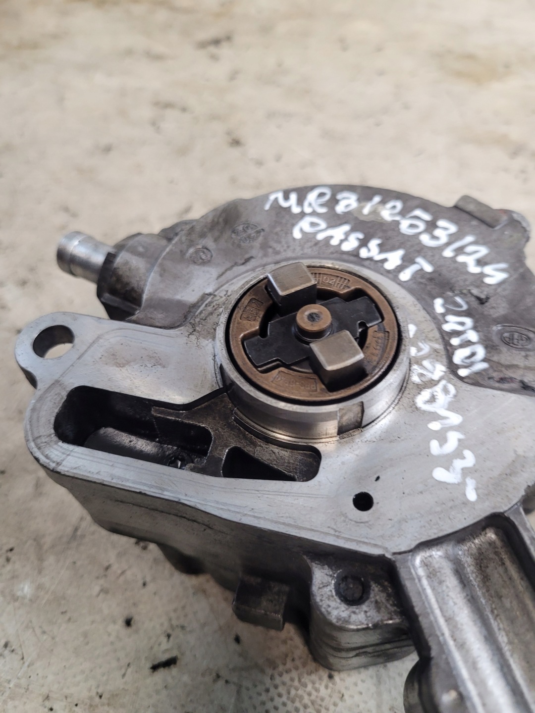 Pompa VACUM OE 038145209 VW PASSAT B6 05r. 2.0TDI