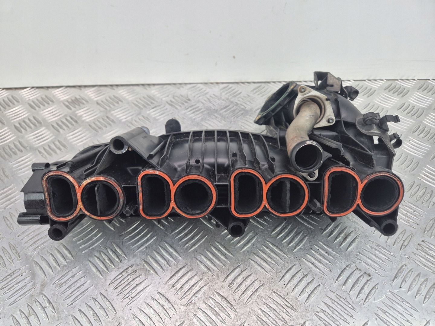 BMW 3 E90 E91 318d intake manifold 7798885 N47D20A