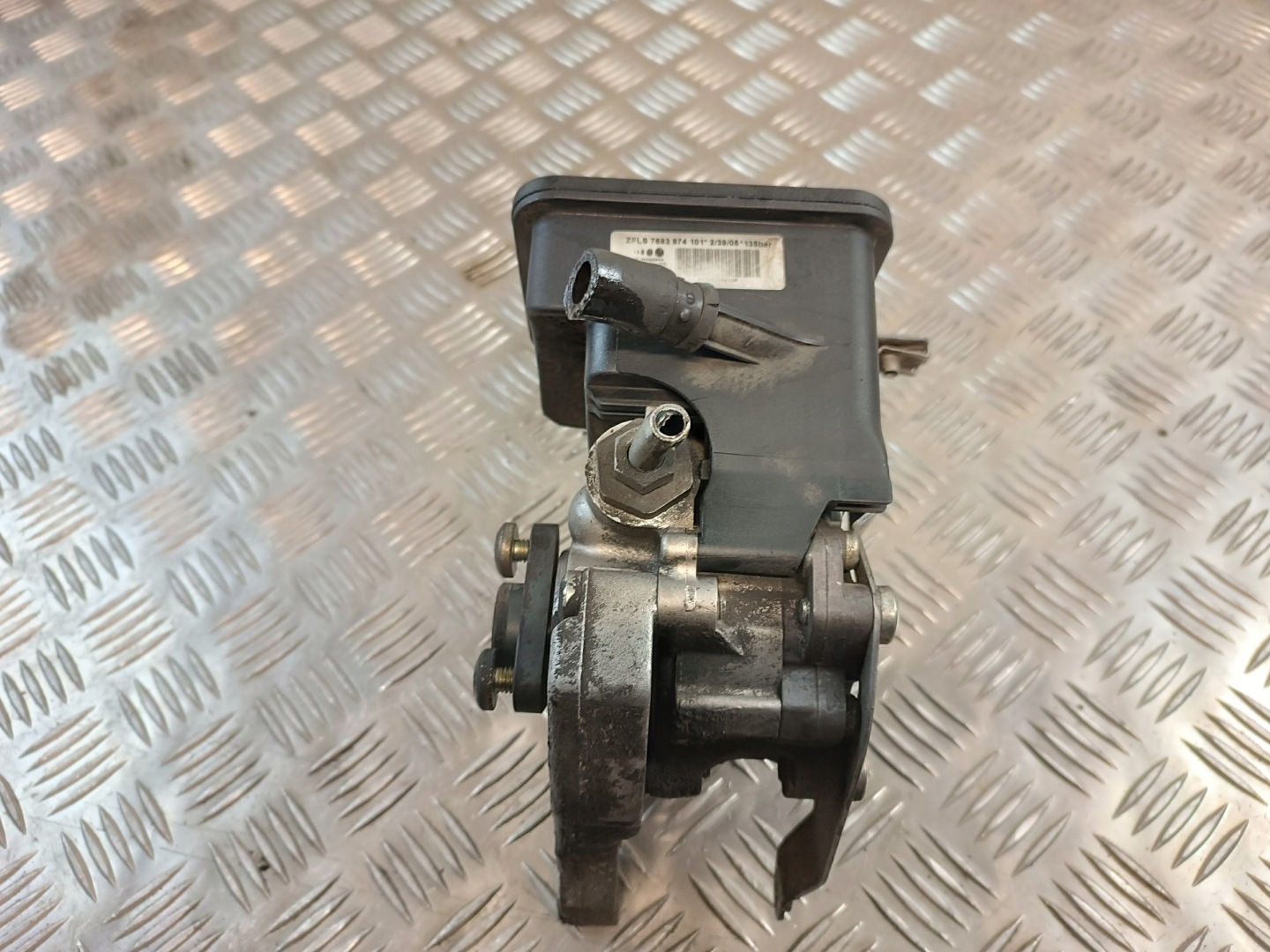 servo pump tank BMW E60 2.0D 2006r