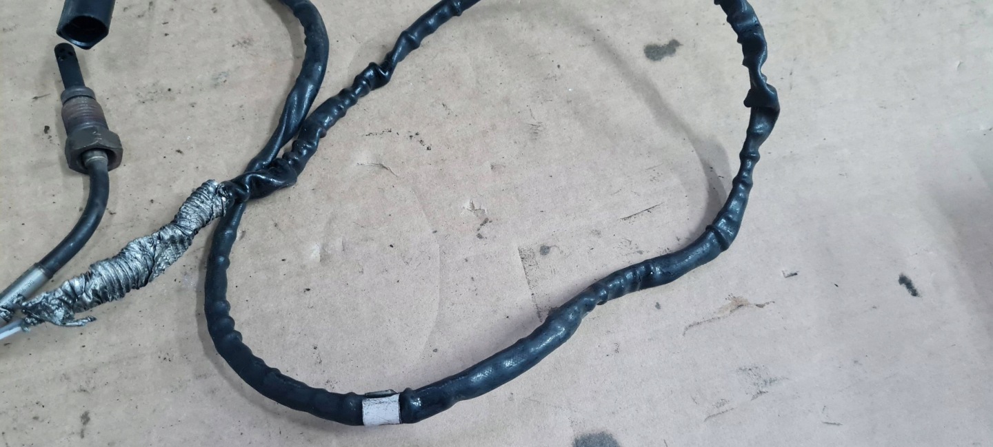A4 B9 8W Sensor TEMPERATURYSPALIN 2.0 TDI 04L906088E LEON A3 8V