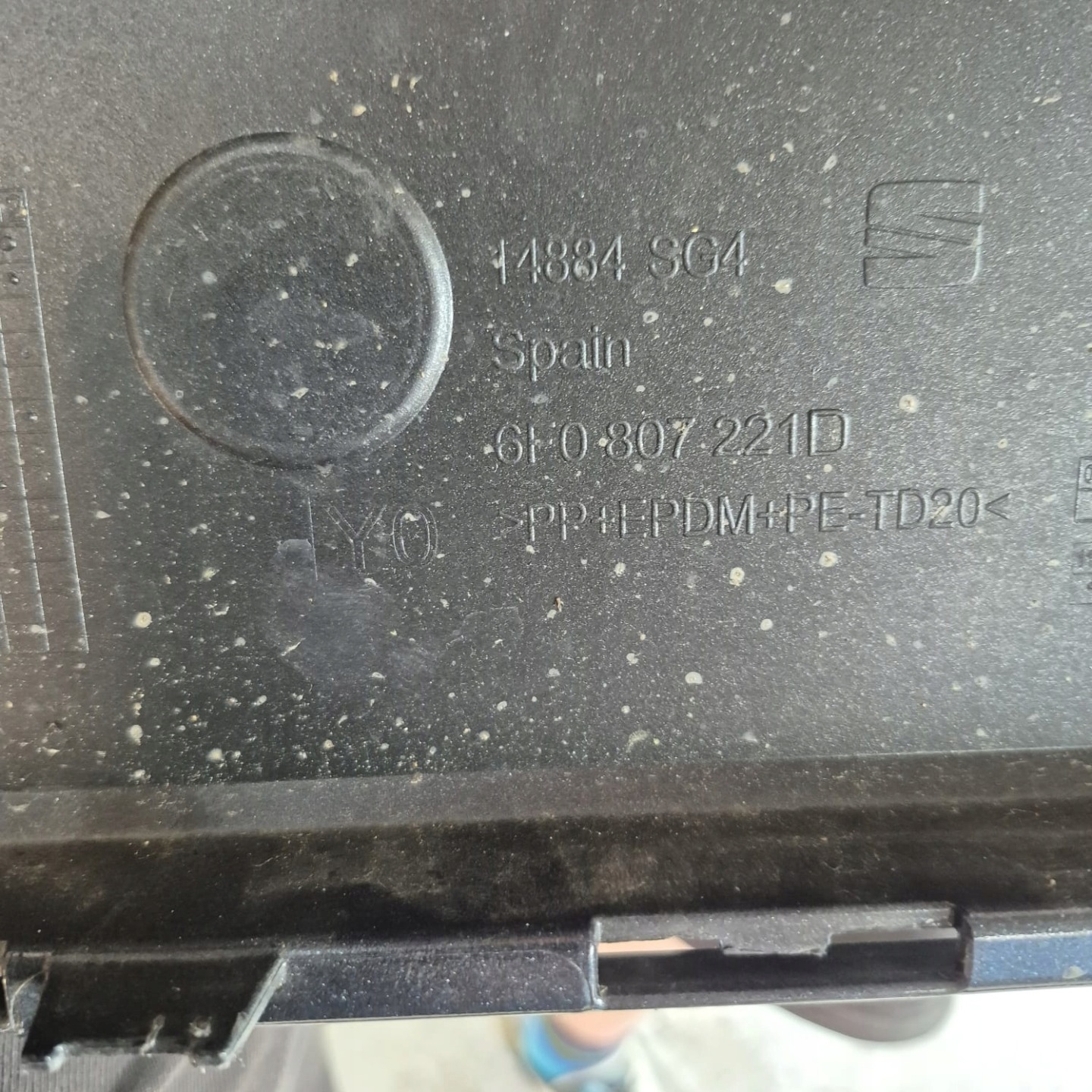 SEAT IBIZA V 6F0 17- bumper front front PDC 6F0807221D B.LADNY