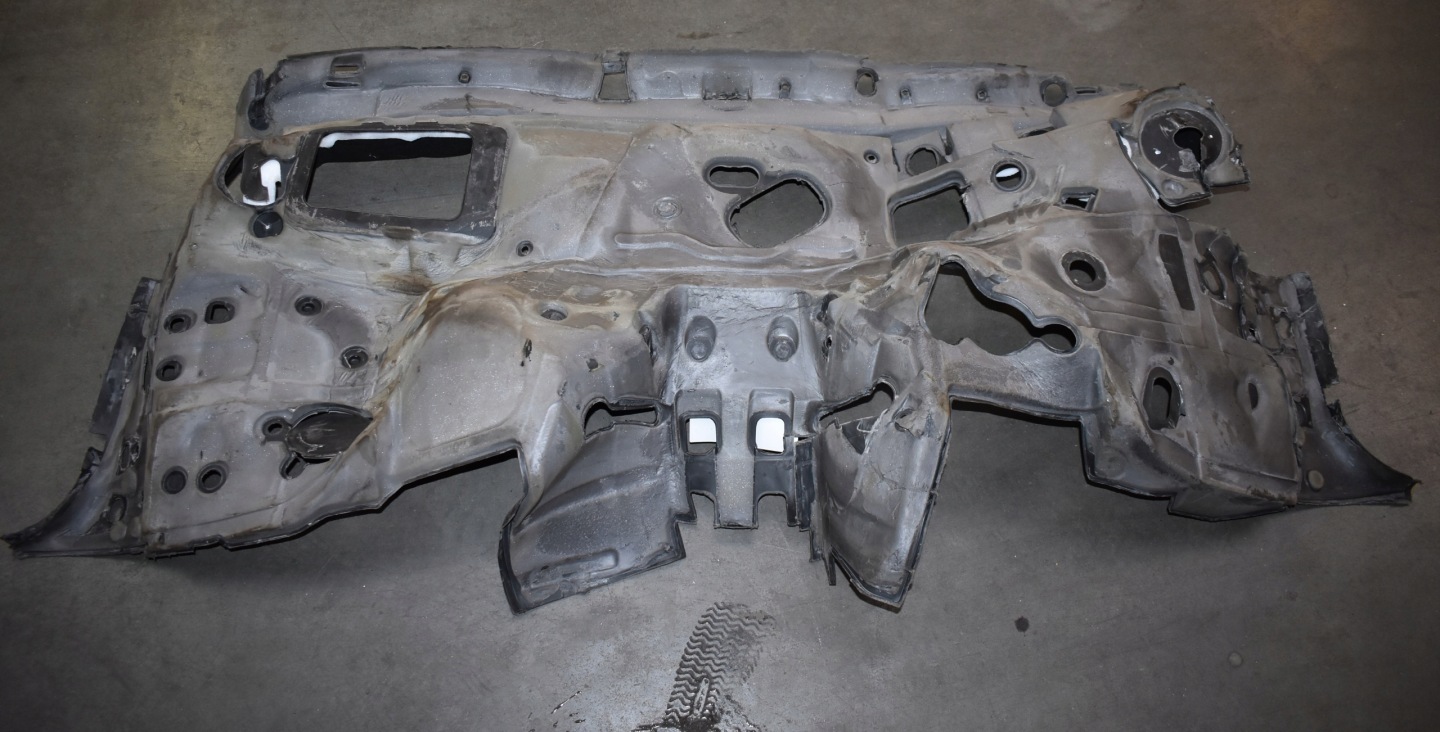 IDEALNE soundproofing partition wall VW TOUAREG III 1