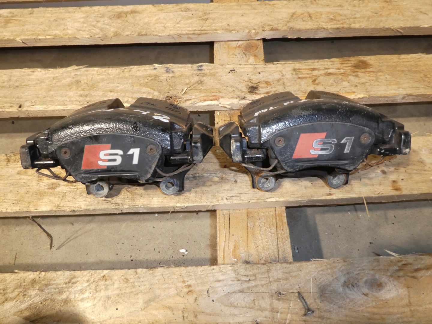 calipers caliper KOMPLET front AUDI A1 S1