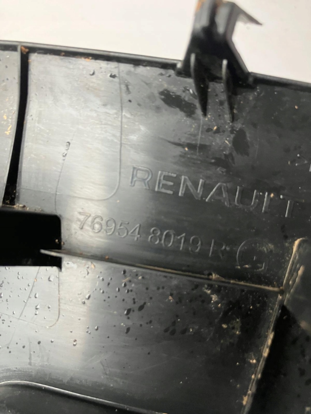 cover of the threshold MEGANE V E-TECH left rear part