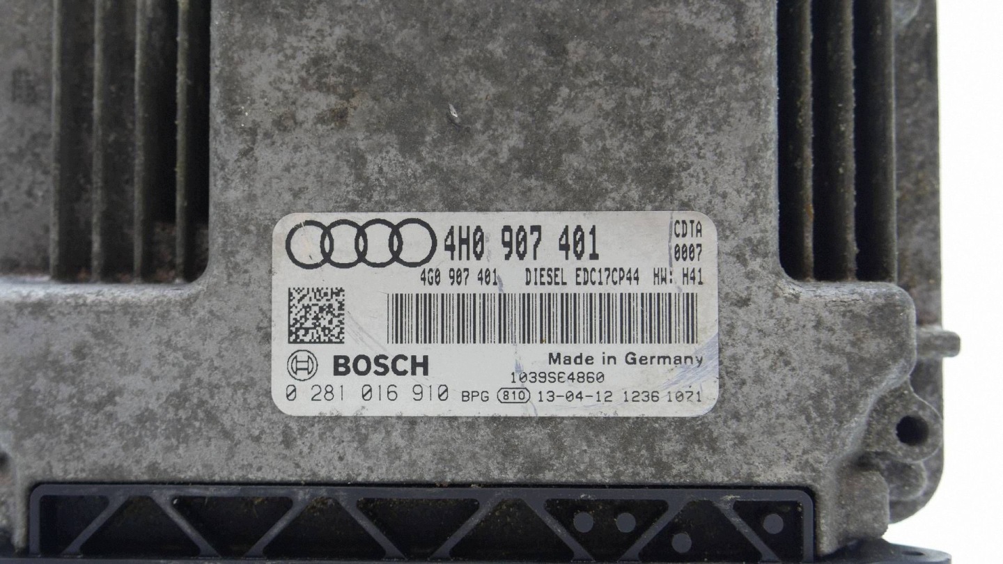 control unit computer of the engine AUDI A8 D4 3.0 TDI 4H0907401