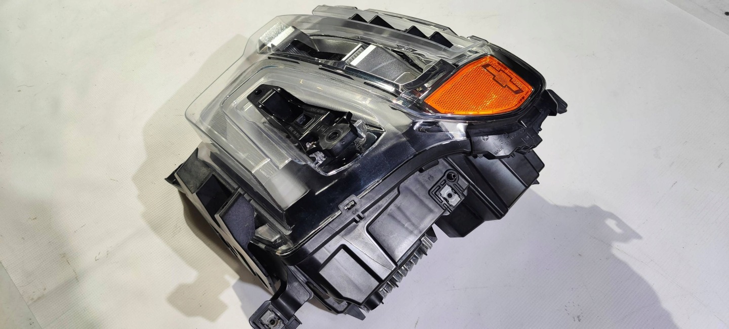 light front front left original Chevrolet Silverado 2022