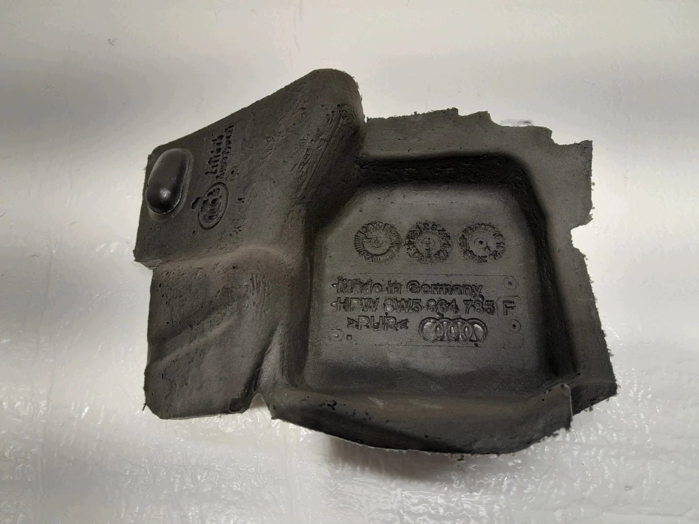 AUDI A4 B9 LIFT hangszigetelő sárvédő bal hátsó 8W5864785F
