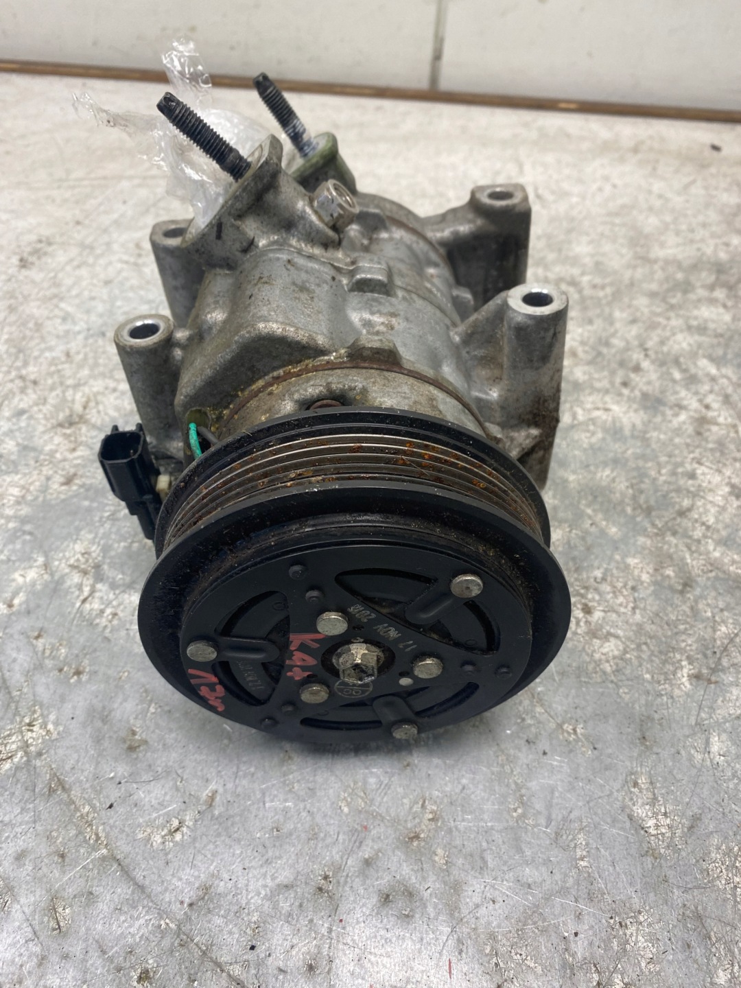 FORD KA + plus 1.2 compressor; compressor of the air conditioning G1B1-19D629-AA